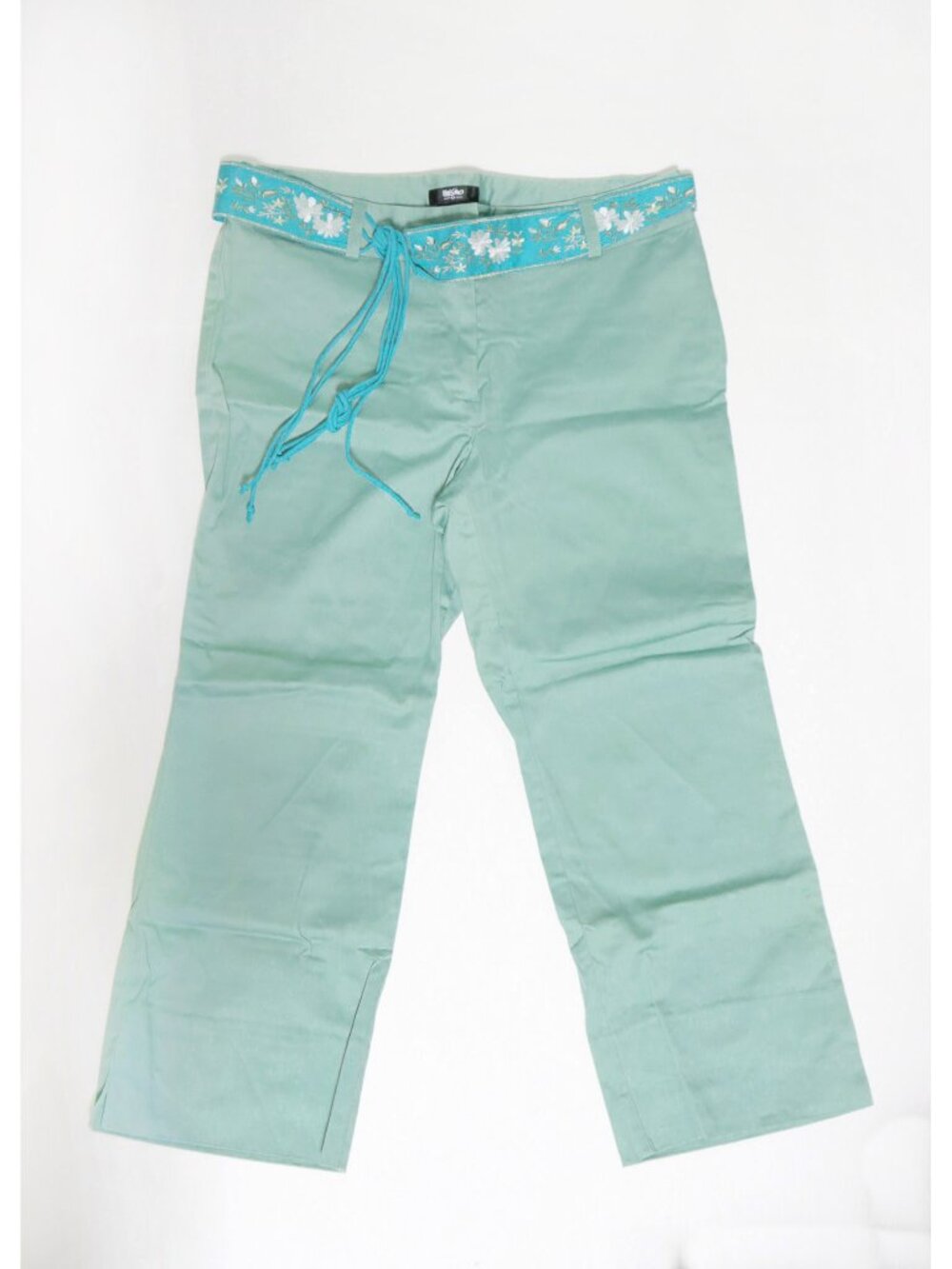 MOSSIMO Women Size 6 Mint Green Capri Pant w/ Turquoise Embroidered Floral Belt